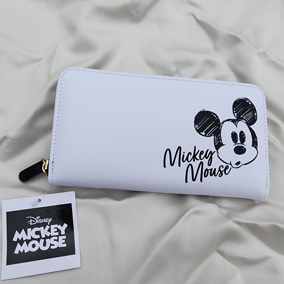 Disney Accessories - NWT Adorable Disney Mickey Mouse Wallet! 🖤🤍